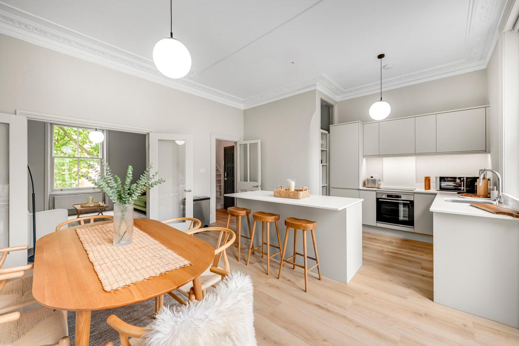 Luxury 3 Bed Apartment With Balcony In Kensington Olympia London Ngoại thất bức ảnh