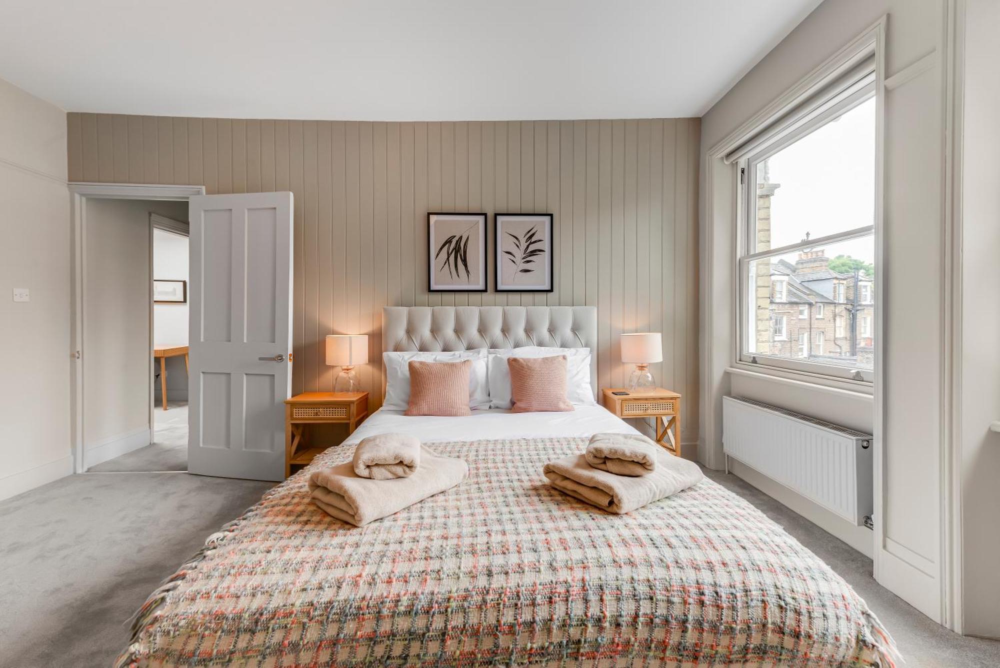 Luxury 3 Bed Apartment With Balcony In Kensington Olympia London Ngoại thất bức ảnh
