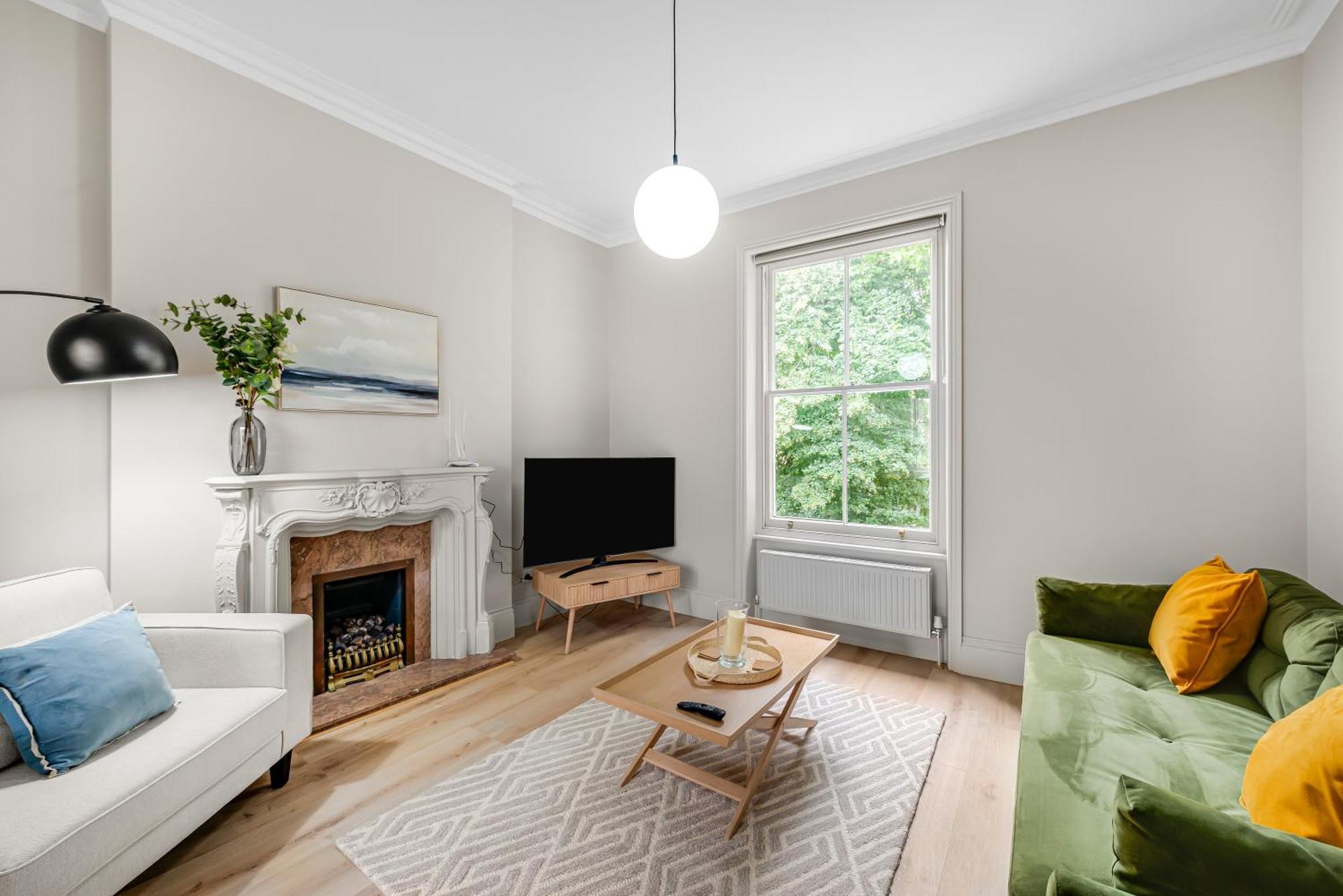 Luxury 3 Bed Apartment With Balcony In Kensington Olympia London Ngoại thất bức ảnh