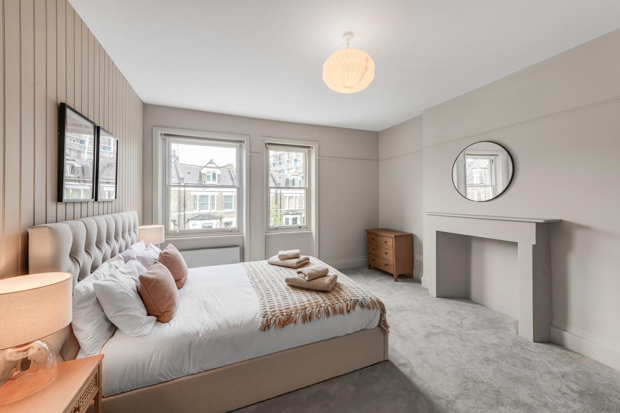 Luxury 3 Bed Apartment With Balcony In Kensington Olympia London Ngoại thất bức ảnh