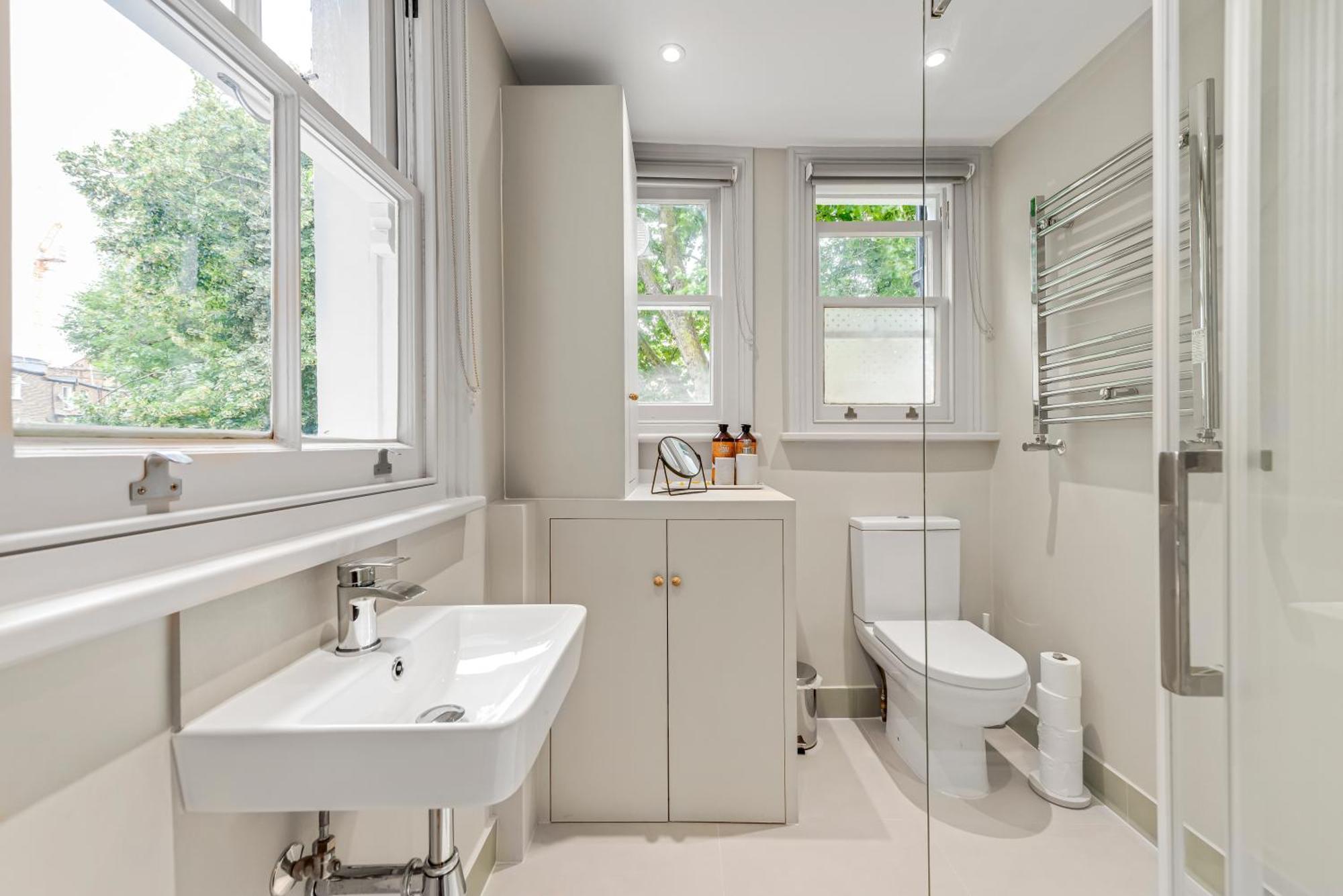 Luxury 3 Bed Apartment With Balcony In Kensington Olympia London Ngoại thất bức ảnh