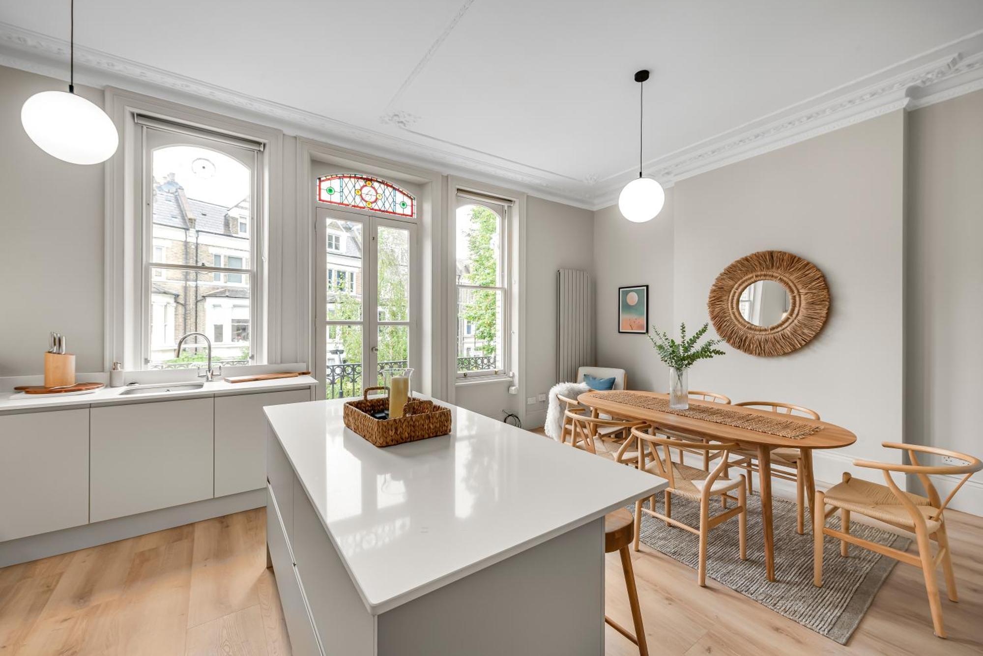 Luxury 3 Bed Apartment With Balcony In Kensington Olympia London Ngoại thất bức ảnh