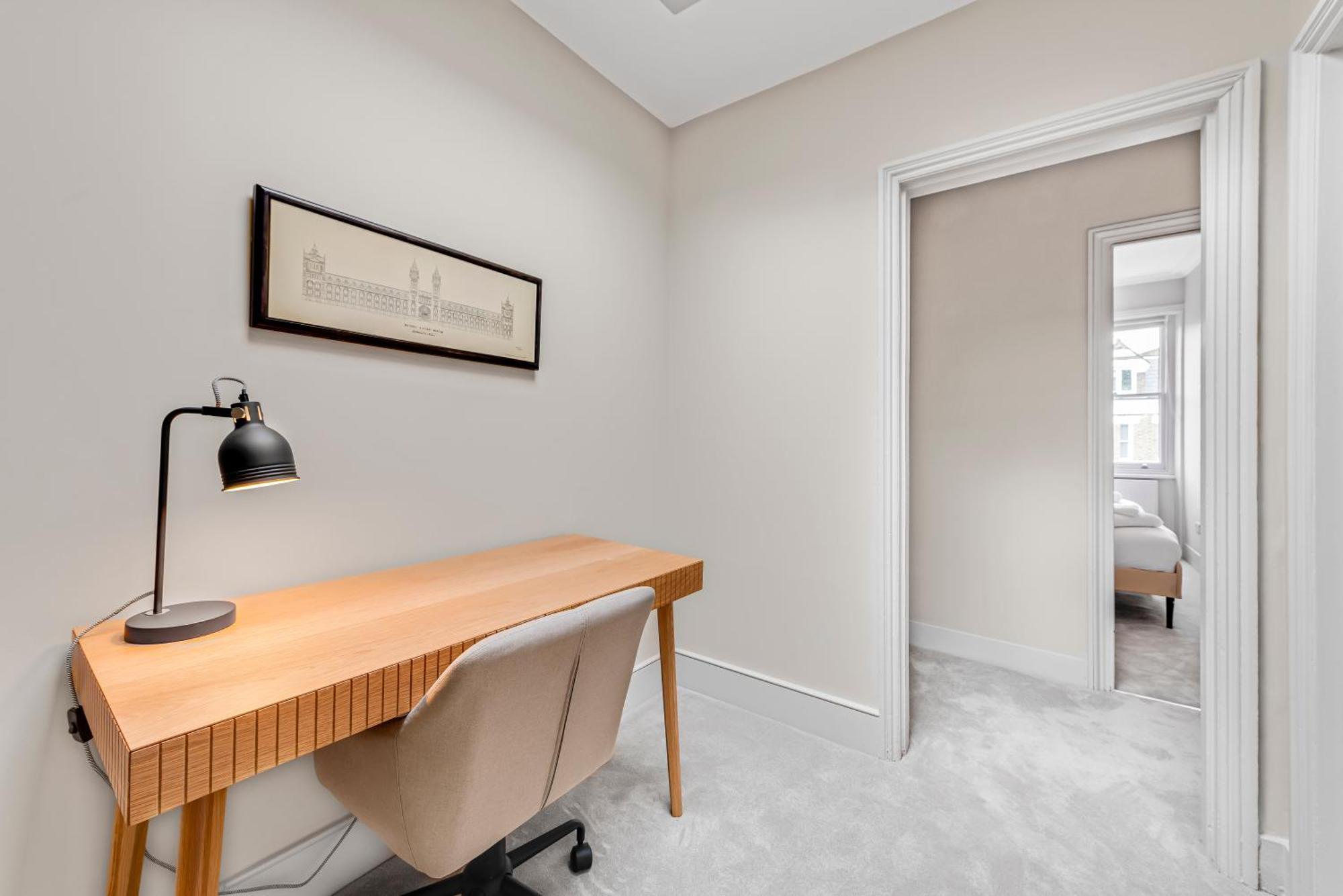 Luxury 3 Bed Apartment With Balcony In Kensington Olympia London Ngoại thất bức ảnh