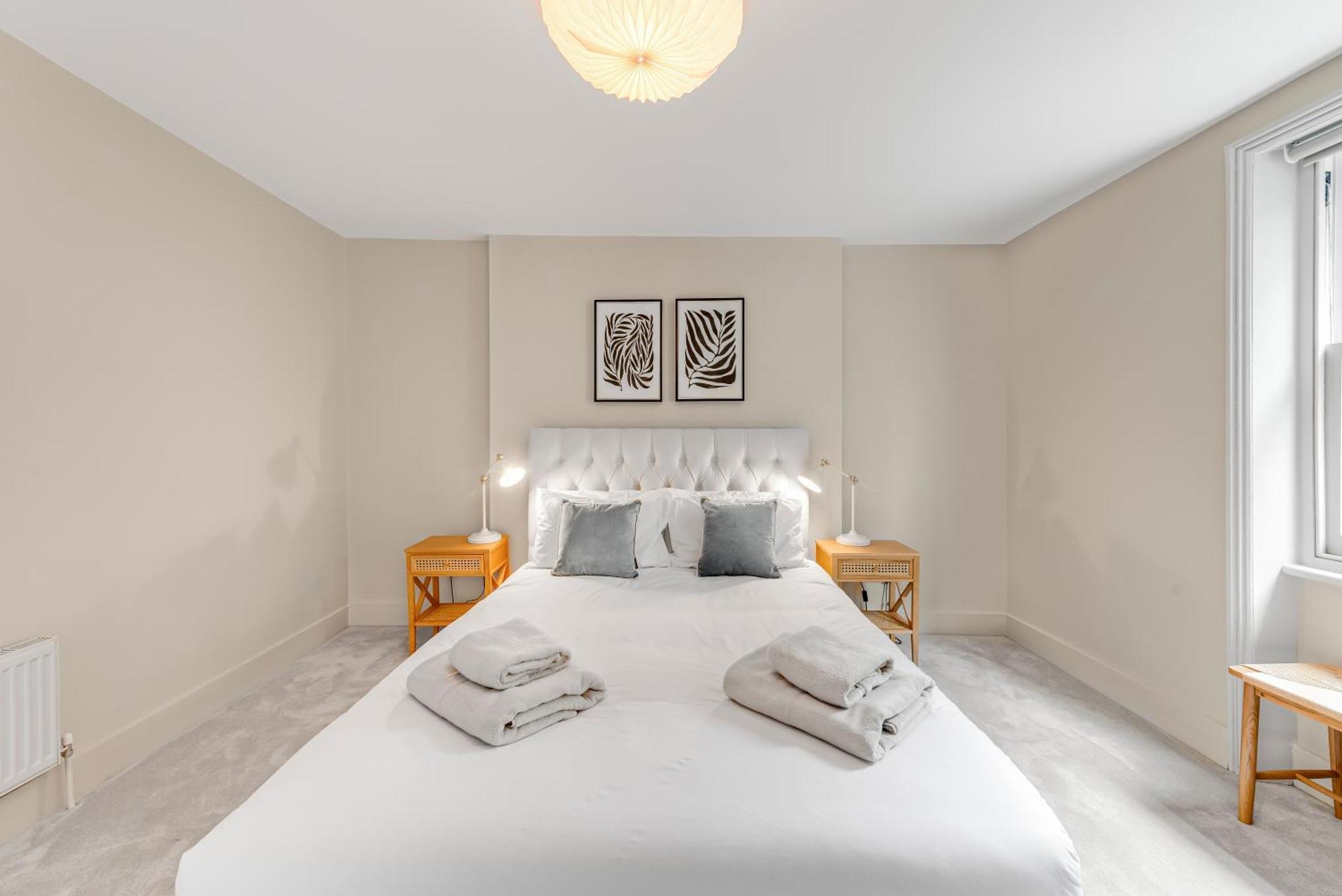 Luxury 3 Bed Apartment With Balcony In Kensington Olympia London Ngoại thất bức ảnh