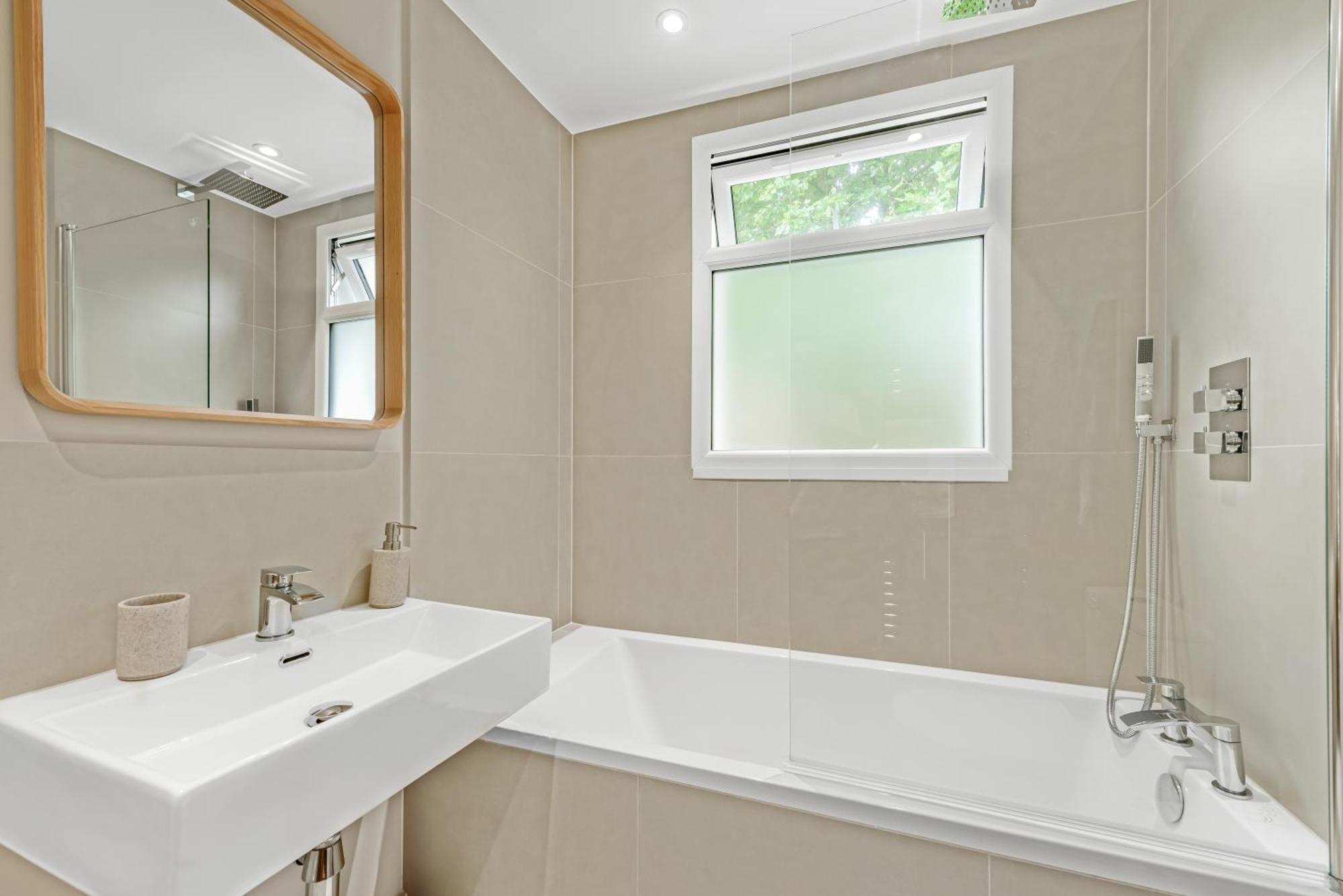 Luxury 3 Bed Apartment With Balcony In Kensington Olympia London Ngoại thất bức ảnh